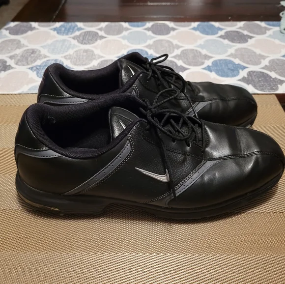【極美品】NIKE GOLF AEROLOFT カーキ×ブラック 極美品】NIKE GOLF AEROLOFT カーキ×ブラック